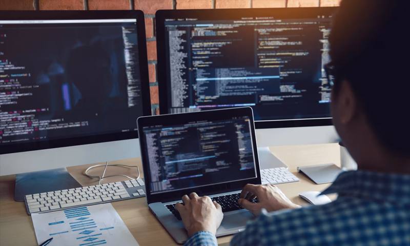 数据科学选型:R与Python如何赋能克州网站建设?